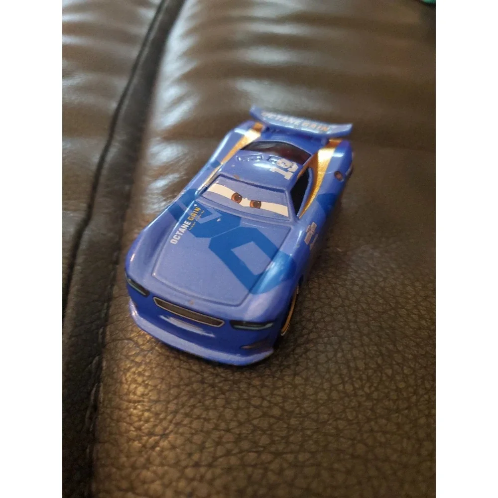 Disney Pixar Cars 3 Danny Swervez #19 Next-Gen Racer 1:55 Metal Diecast